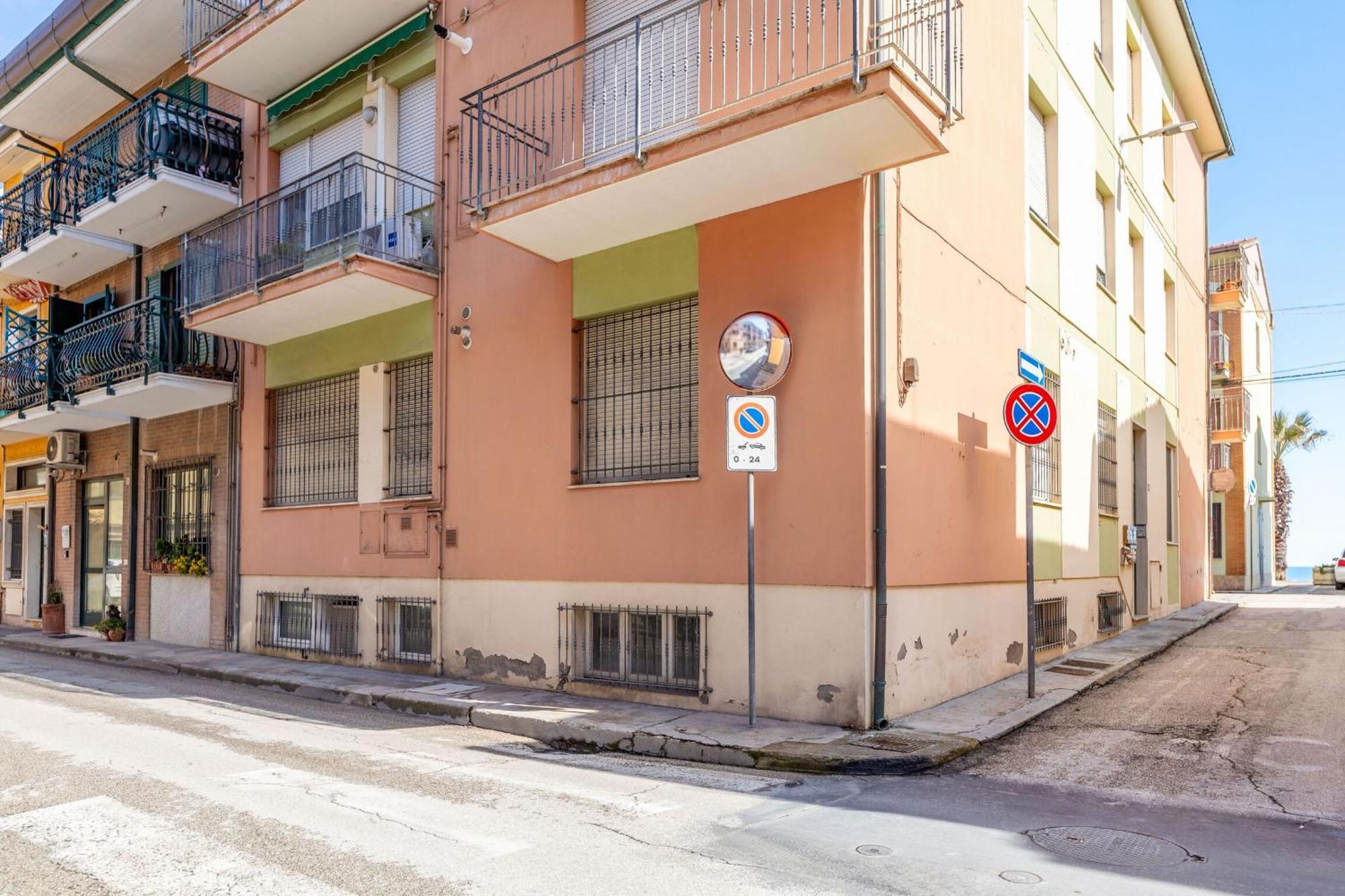 Italian Experience-La Rondine Apartment Porto Recanati Exterior foto